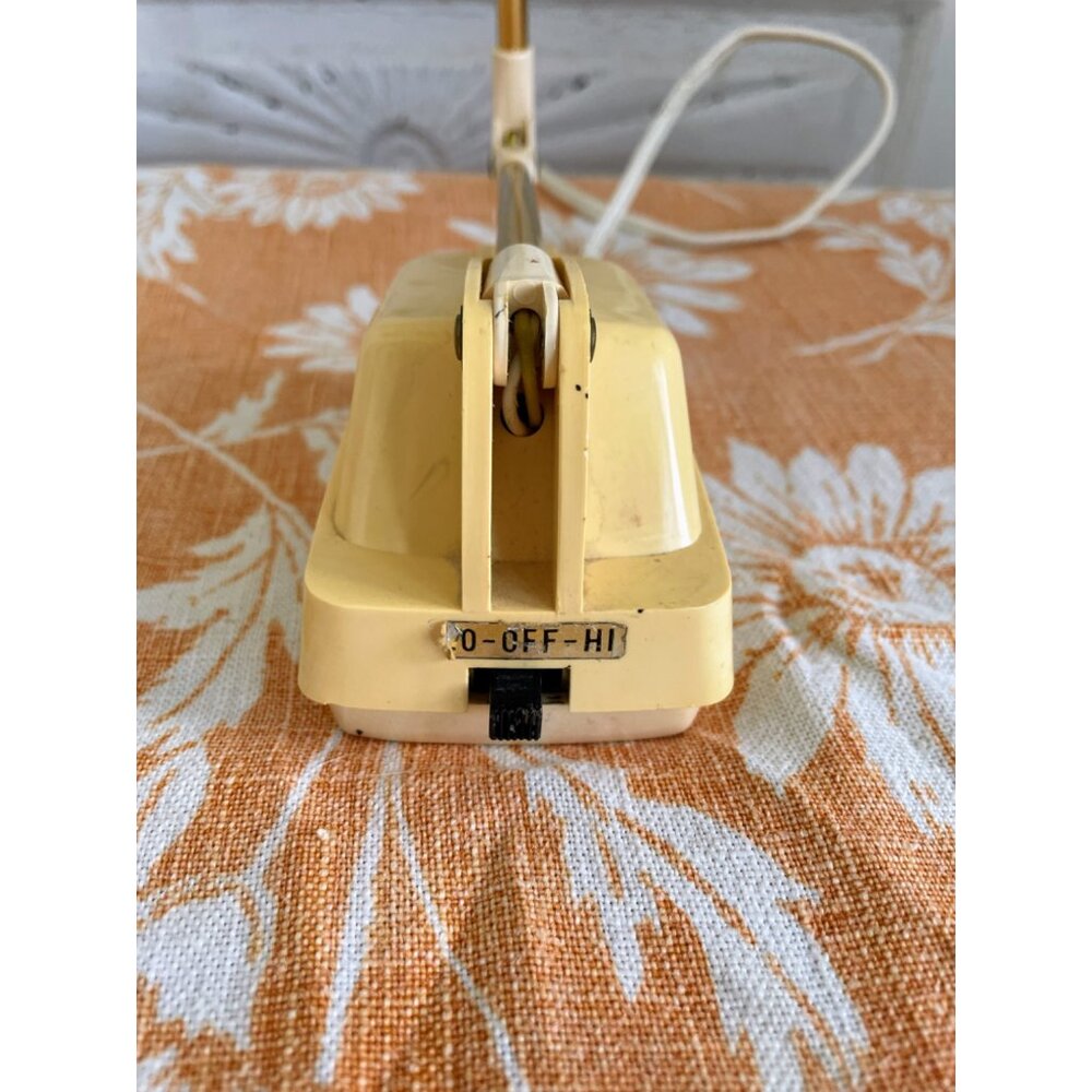 Vintage MCM Cygnet-Lite Model X317 Yellow gold Folding Desk Lamp - Picture 8 of 16